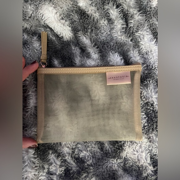 7 Piece Beauty Bundle - Picture 4 of 5